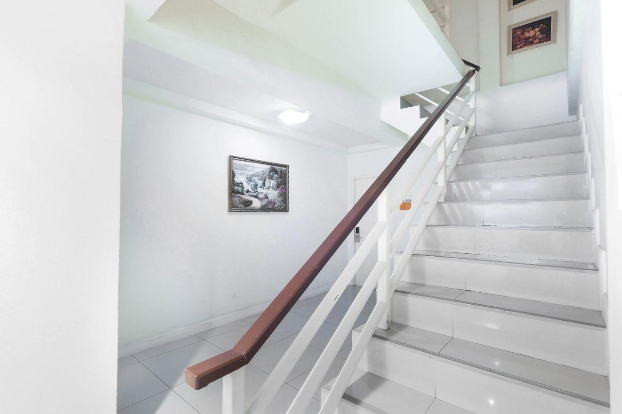 โอโย 995 บลู คาเฟ่ อพาร์ตเมนต์ Hotel เชียงใหม่ ภายนอก รูปภาพ